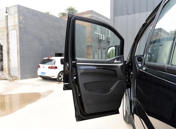 菱智 2022款 M5 1.6L 实用型 7座 车厢座椅   前门板