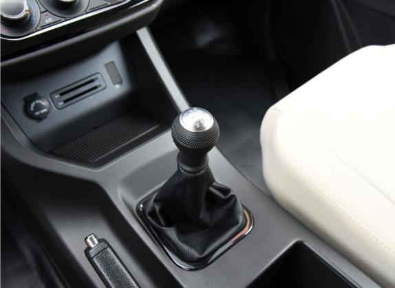 菱智 2022款 M5 1.6L 实用型 7座 中控类   挡把