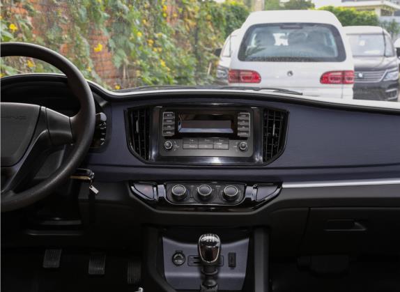 菱智 2022款 M5L 2.0L 实用型 7座 中控类   中控台