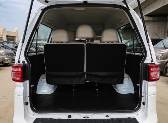 菱智 2022款 M5L 2.0L 实用型 7座 车厢座椅   后备厢