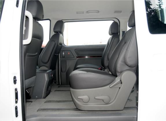 风行CM7 2014款 2.4L 手动商务型 车厢座椅   后排空间