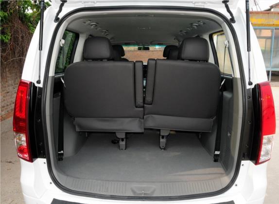 风行CM7 2014款 2.4L 手动商务型 车厢座椅   后备厢