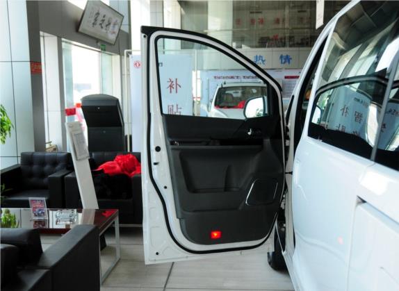 风行CM7 2014款 2.4L 手动公务型 车厢座椅   前门板