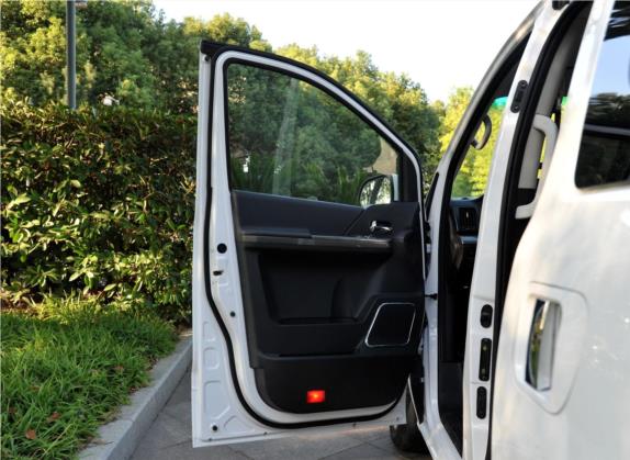 风行CM7 2014款 2.0T 手动旗舰型 车厢座椅   前门板