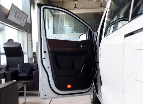 风行CM7 2016款 2.0T 自动豪华型 车厢座椅   前门板