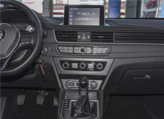 景逸S50 2019款 1.6L 手动尊享型 中控类   中控台