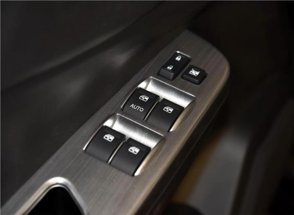 风行S500 2016款 1.6L CVT尊贵型 车厢座椅   门窗控制