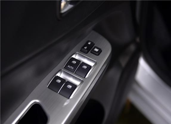 风行S500 2016款 1.5L 手动尊享型 车厢座椅   门窗控制
