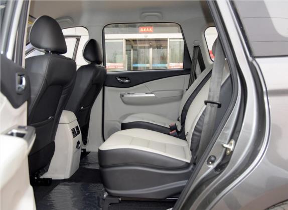 风行S500 2016款 1.5L 手动舒适型 车厢座椅   后排空间