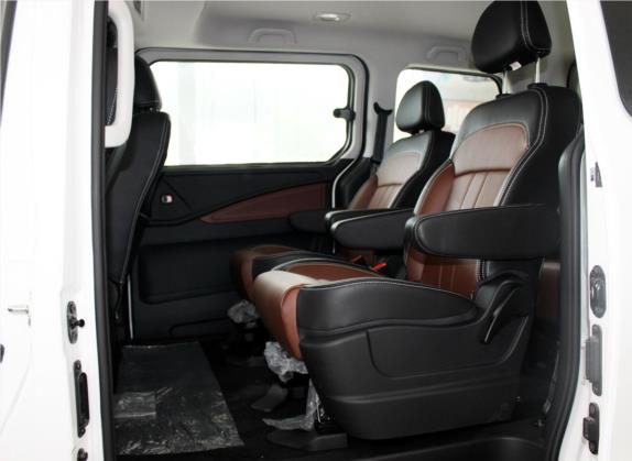 风行F600 2016款 F600 2.0L 豪华型 车厢座椅   后排空间
