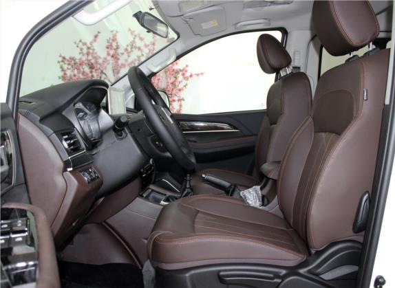 风行F600 2016款 F600L 2.0L 尊贵型 车厢座椅   前排空间