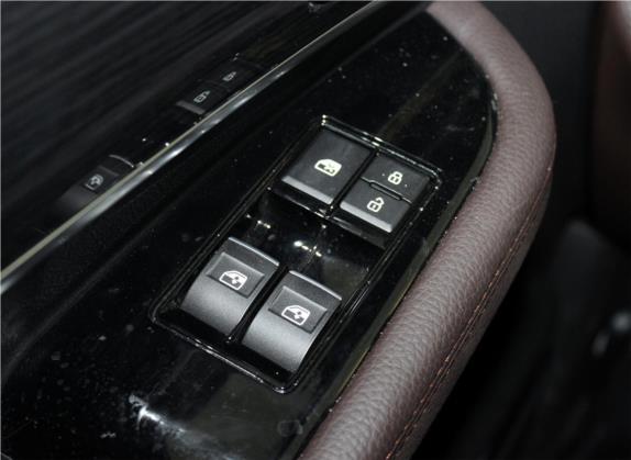 风行F600 2016款 F600L 2.0L 尊贵型 车厢座椅   门窗控制