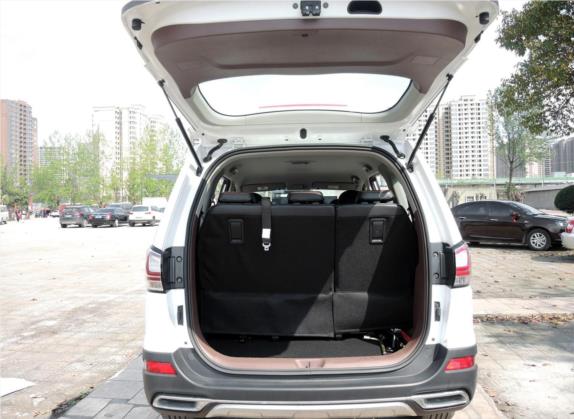 风行SX6 2016款 1.6L CVT精英型 车厢座椅   后备厢