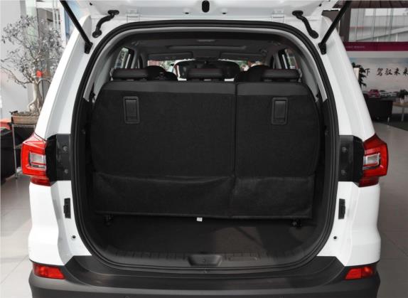 风行SX6 2019款 1.5T 手动豪华型 车厢座椅   后备厢