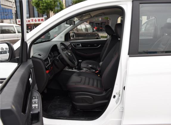 风行SX6 2019款 改款 1.6L 手动舒适型 国V 车厢座椅   前排空间