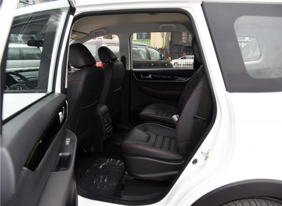 风行SX6 2019款 改款 1.6L 手动舒适型 国V 车厢座椅   后排空间
