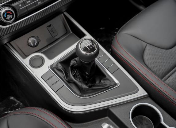 风行SX6 2021款 1.6L 手动环球纪念版 中控类   挡把