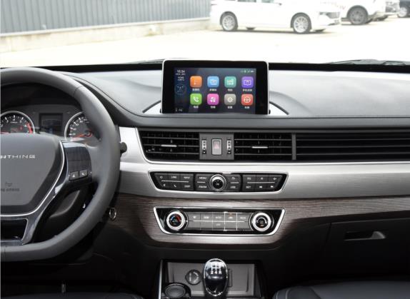 风行SX6 2022款 1.6L 手动豪华型 中控类   中控台