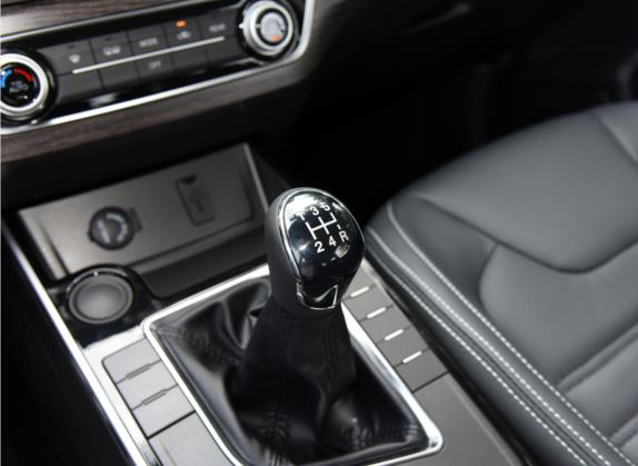 风行SX6 2022款 1.6L 手动豪华型 中控类   挡把