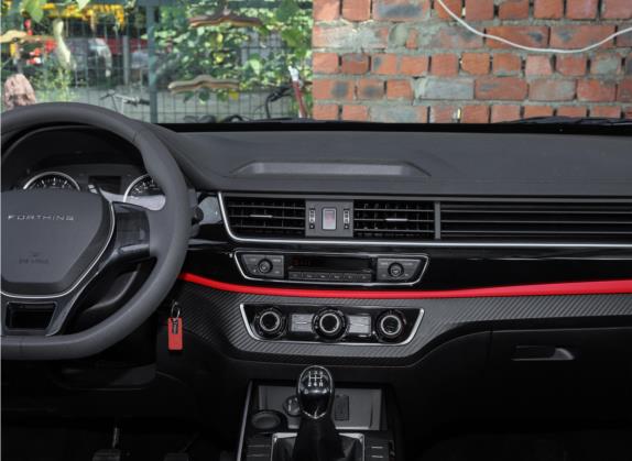 风行SX6 2022款 1.6L 手动舒适型 中控类   中控台