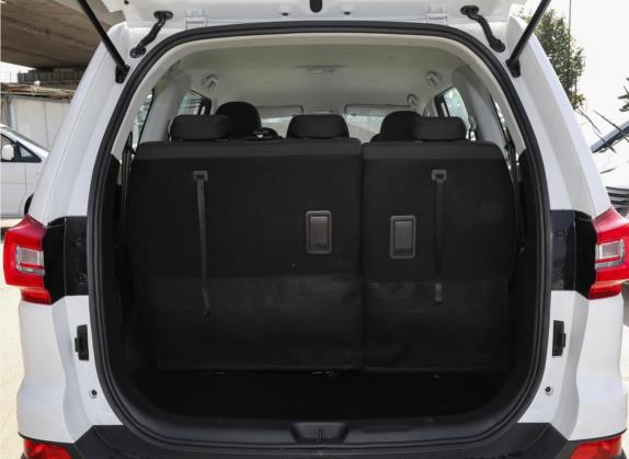 风行SX6 2022款 1.6L 手动舒适型 车厢座椅   后备厢