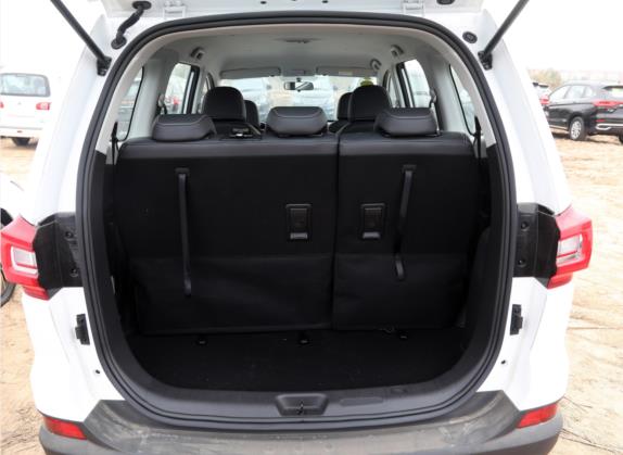 风行SX6 2023款 1.6L 手动舒享型 车厢座椅   后备厢