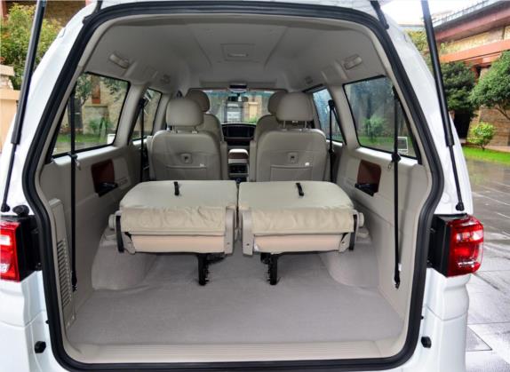 菱智M5EV 2019款 豪华型 7座 车厢座椅   后排空间