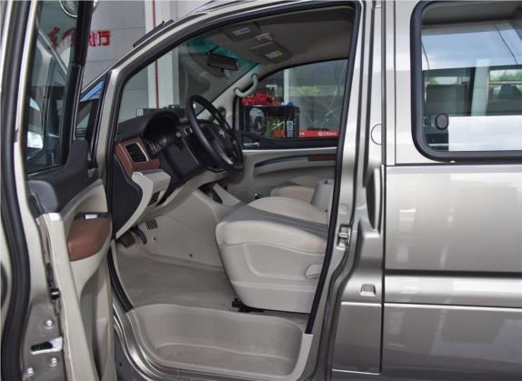 菱智M5EV 2020款 舒适型 7座 车厢座椅   前排空间