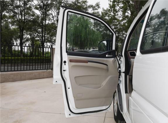 菱智M5EV 2020款 长航版 舒适型 7座 车厢座椅   前门板