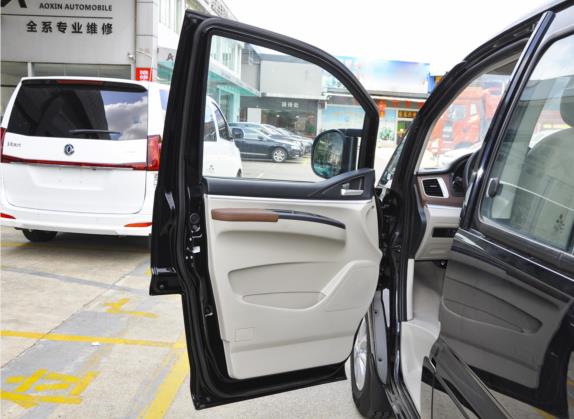 菱智M5EV 2021款 客运版 舒适型 7座 车厢座椅   前门板
