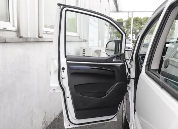菱智M5EV 2022款 普通版 基本型 7座 车厢座椅   前门板