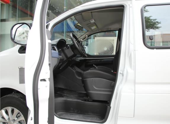 菱智M5EV 2022款 普通版 基本型 9座 车厢座椅   前排空间