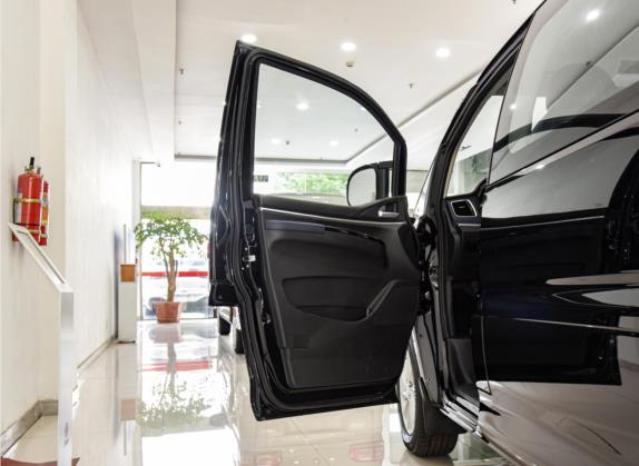 菱智M5EV 2022款 普通版 豪华型 7座 车厢座椅   前门板