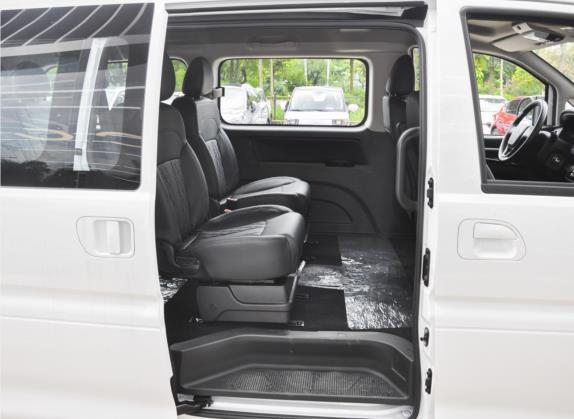 菱智M5EV 2022款 客运版 豪华型 7座 车厢座椅   后排空间