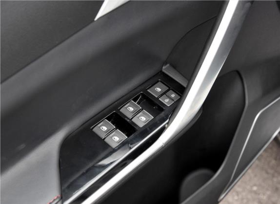 风行T5 2018款 300T DCT智慧型 车厢座椅   门窗控制
