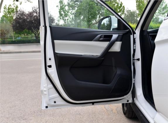 风行T5 2020款 1.6L 手动尊享型 国VI 车厢座椅   前门板
