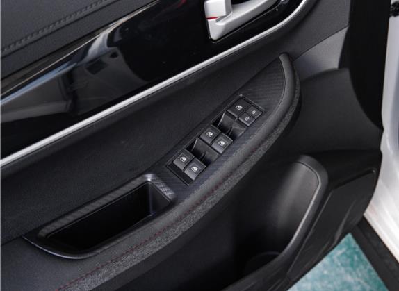 风行T5 2021款 改款 1.6L 手动舒适型 车厢座椅   门窗控制