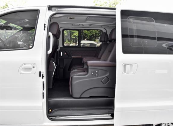 风行M7 2021款 1.8T 手动旗舰型 车厢座椅   后排空间