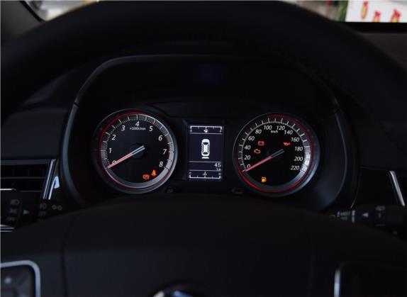 风行M6 2019款 1.5T 手动长轴豪华型 7座 中控类   仪表盘