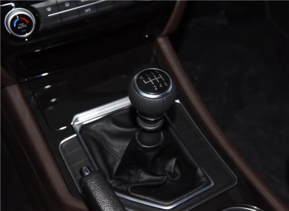 风行M6 2019款 1.5T 手动长轴豪华型 7座 中控类   挡把