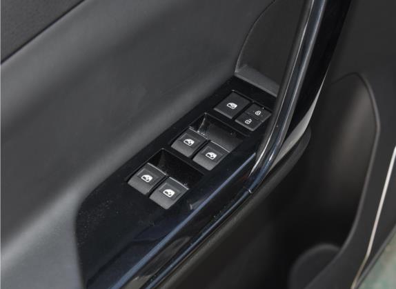 风行T5L 2020款 改款二 1.5T 自动尊贵型 7座 车厢座椅   门窗控制