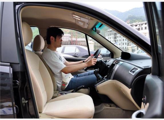 景逸 2009款 TT 1.8T 劲悦版MT 车厢座椅   前排空间