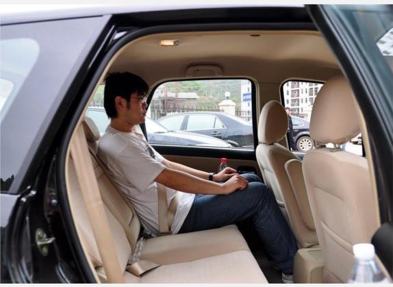 景逸 2009款 TT 1.8T 劲悦版MT 车厢座椅   后排空间