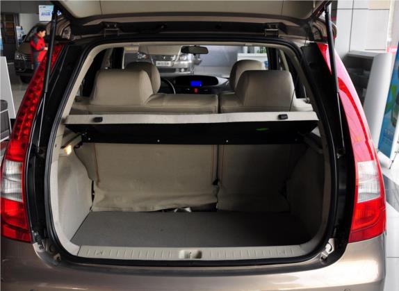 景逸 2012款 XL 1.5L 手动舒适型 车厢座椅   后备厢