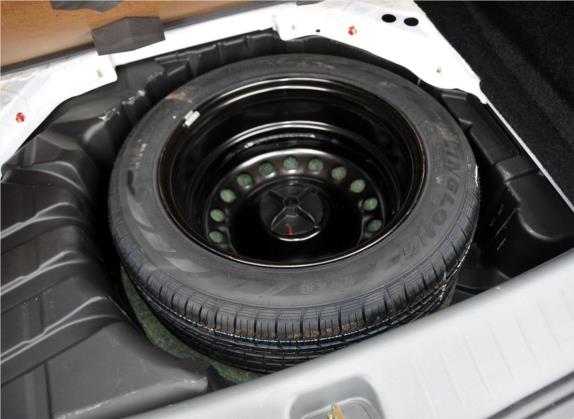 景逸 2012款 LV 1.5L 手动豪华型 其他细节类   备胎