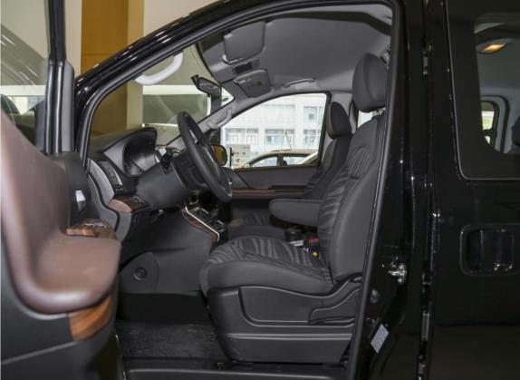 菱智PLUS 2021款 2.0L 手动舒适型 7座 车厢座椅   前排空间