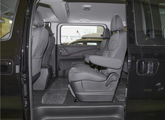 菱智PLUS 2021款 2.0L 手动舒适型 7座 车厢座椅   后排空间