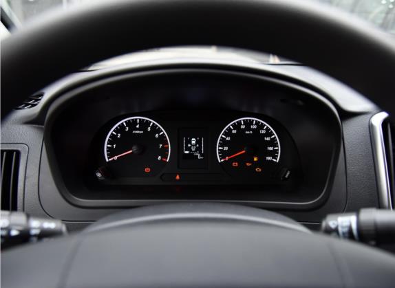 菱智PLUS 2021款 2.0L 手动舒适型 9座 中控类   仪表盘