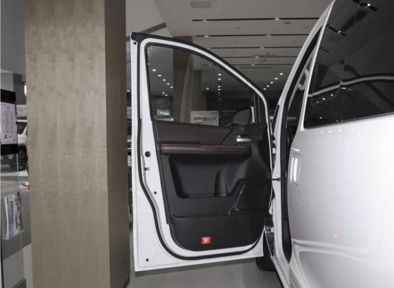 菱智PLUS 2021款 2.0L 手动豪华型 9座 车厢座椅   前门板