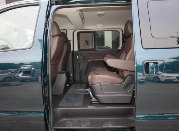 菱智PLUS 2021款 旅行版 2.0L 手动豪华型 7座 车厢座椅   后排空间
